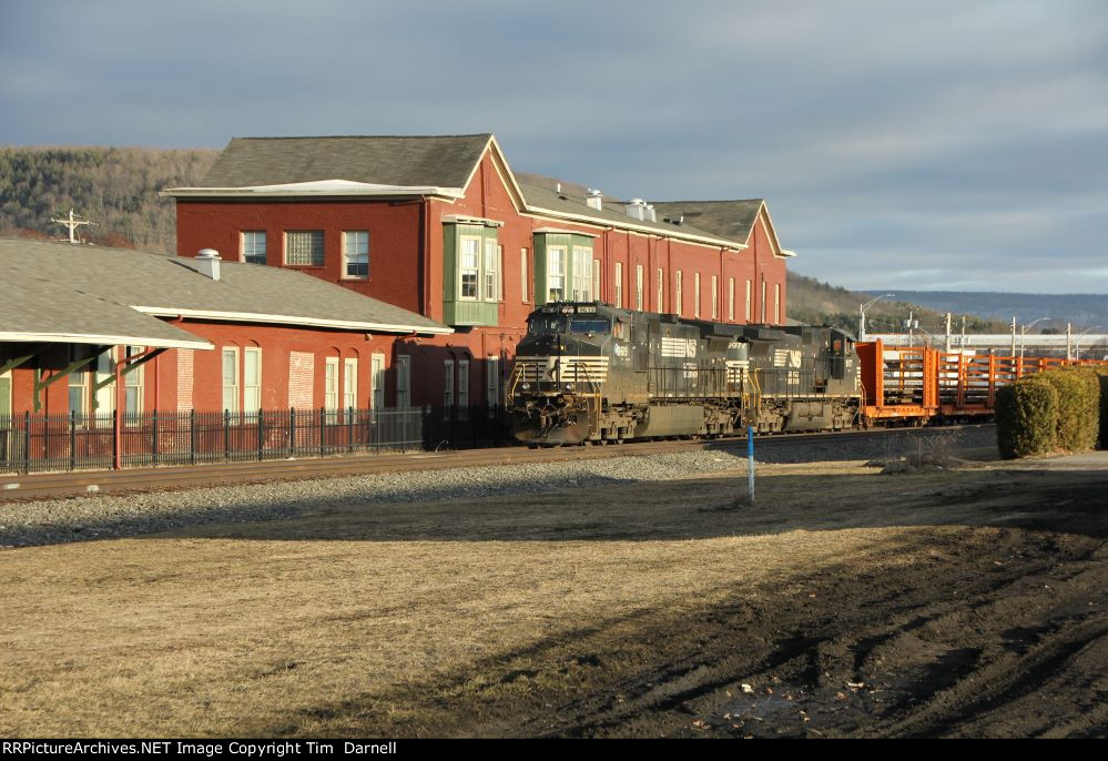 NS 9619 on rail train 920